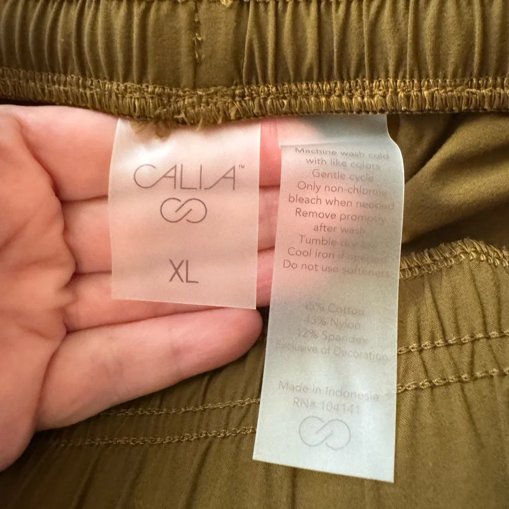 CALIA Women's Nyluxe Cinch Cargo Pant in Dark Khaki Olive, size XL - Picture 7 of 7